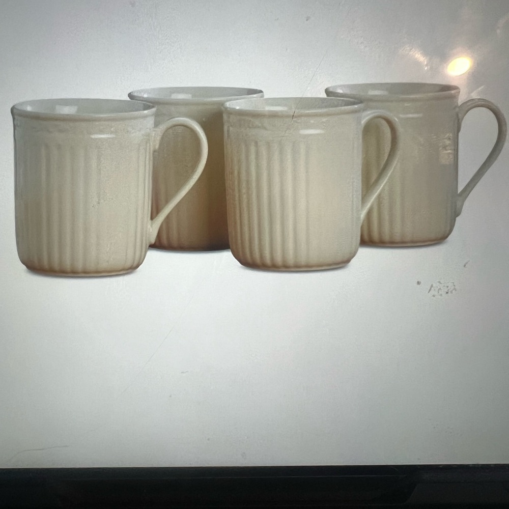 NWT Mika's Countryside Mugs - Set of 4